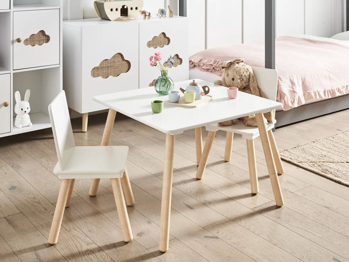 Kids Table with Chairs WRINGLEY White — In the room